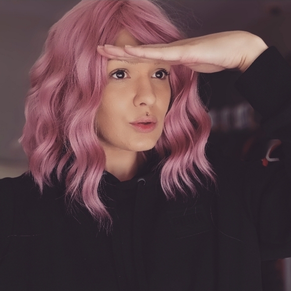 Meet your Posher, Aubrey - Picture 1 of 1